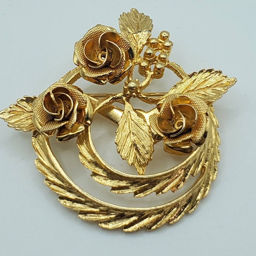 Coro Signed Gold Tone Rose Wreath Brooch Vintage Floral Pin 2" Classic Elegant‎